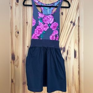 Adorable tank top mini dress with pockets!